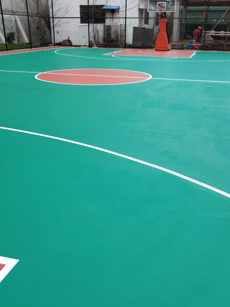 龙州 球场长期使用易出现地面开裂